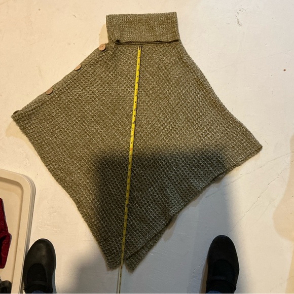 Green Sweater Poncho - Picture 6 of 6